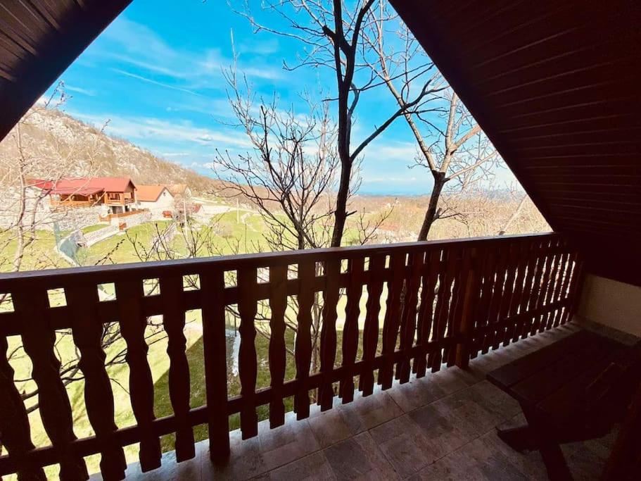 Mountain Village House ツェティニェ エクステリア 写真