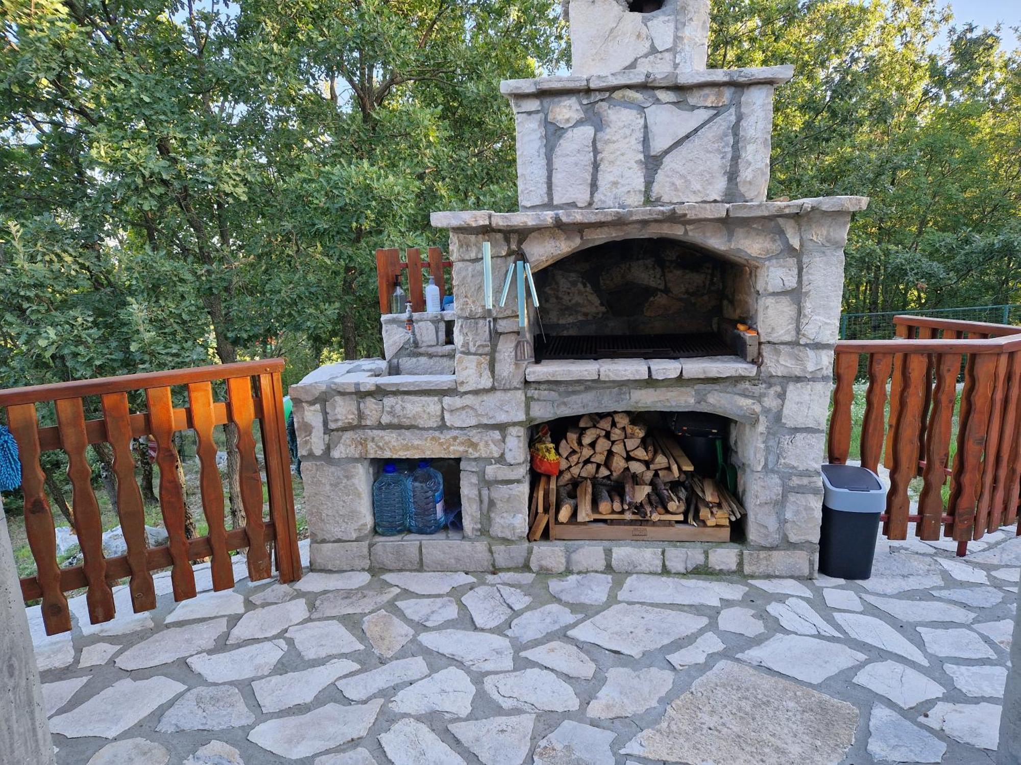 Mountain Village House ツェティニェ エクステリア 写真