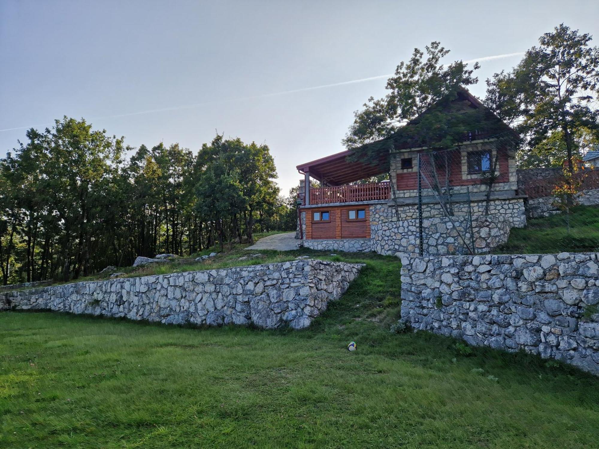 Mountain Village House ツェティニェ エクステリア 写真