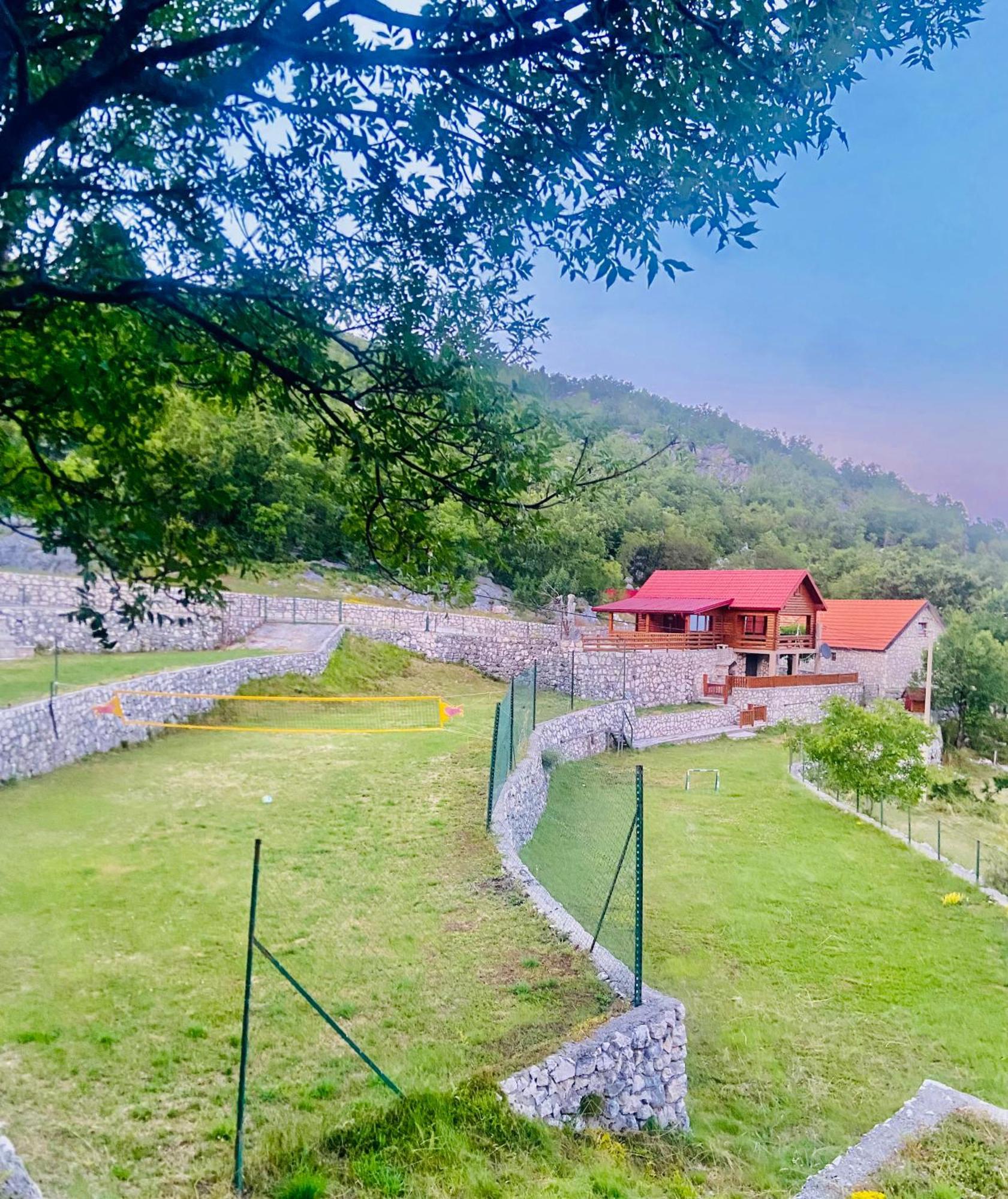 Mountain Village House ツェティニェ エクステリア 写真