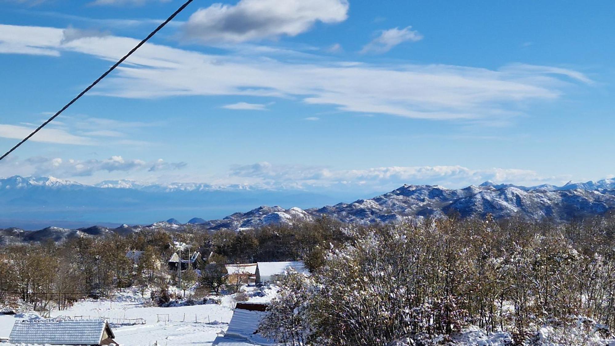 Mountain Village House ツェティニェ エクステリア 写真